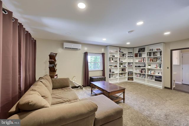 21 EAST STREET, Mount Holly Springs, PA 17065