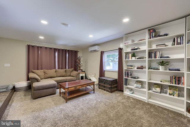 21 EAST STREET, Mount Holly Springs, PA 17065