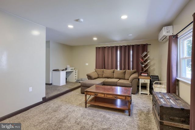 21 EAST STREET, Mount Holly Springs, PA 17065