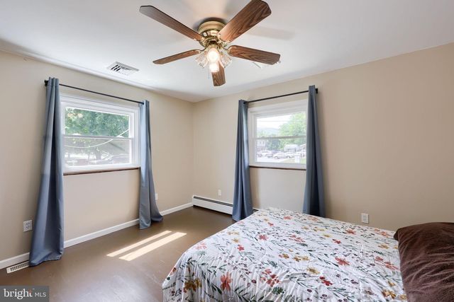 21 EAST STREET, Mount Holly Springs, PA 17065