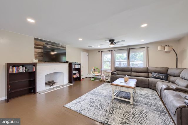 21 EAST STREET, Mount Holly Springs, PA 17065