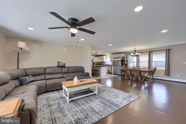 21 EAST STREET, Mount Holly Springs, PA 17065
