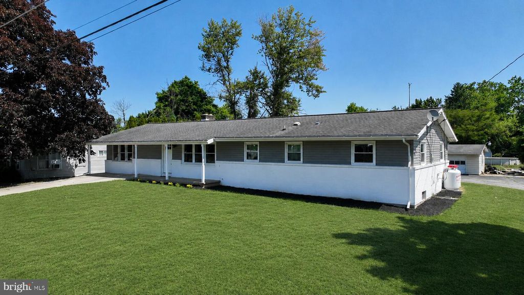 21 EAST STREET, Mount Holly Springs, PA 17065
