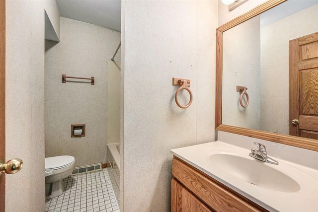 2550 Bewell Avenue, Lowell, MI 49331