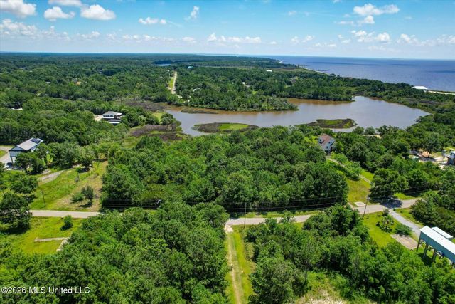 5138 Pointset Avenue, Bay Saint Louis, MS 39520