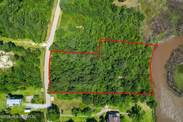 5138 Pointset Avenue, Bay Saint Louis, MS 39520