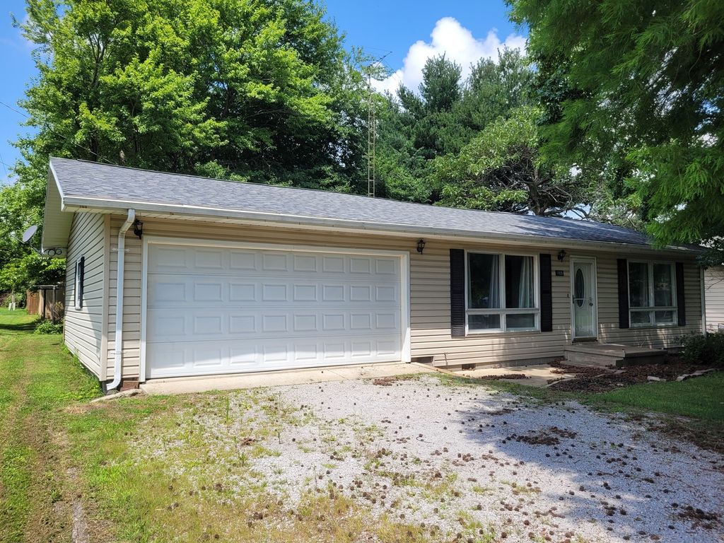 Image 2 of property listing at 1905 S 15th Street, Mt Vernon, IL 62864