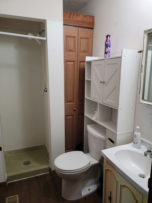 Image 13 of property listing at 1905 S 15th Street, Mt Vernon, IL 62864