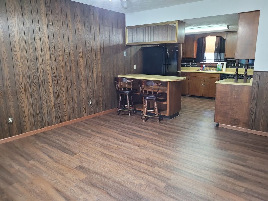 Image 14 of property listing at 1905 S 15th Street, Mt Vernon, IL 62864