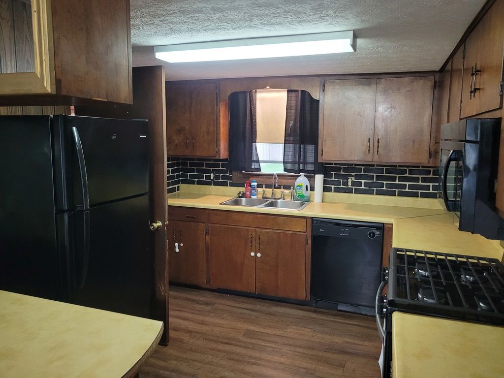 Image 16 of property listing at 1905 S 15th Street, Mt Vernon, IL 62864