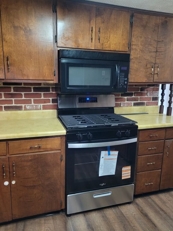 Image 17 of property listing at 1905 S 15th Street, Mt Vernon, IL 62864