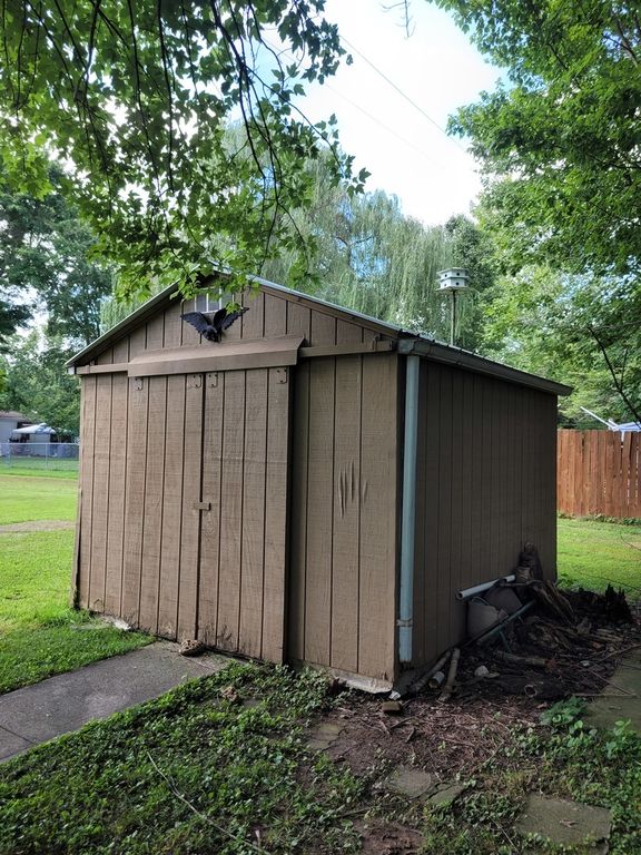 Image 22 of property listing at 1905 S 15th Street, Mt Vernon, IL 62864