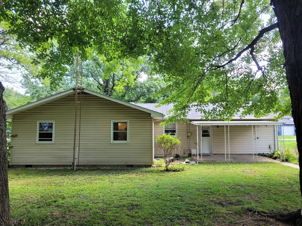 Image 23 of property listing at 1905 S 15th Street, Mt Vernon, IL 62864