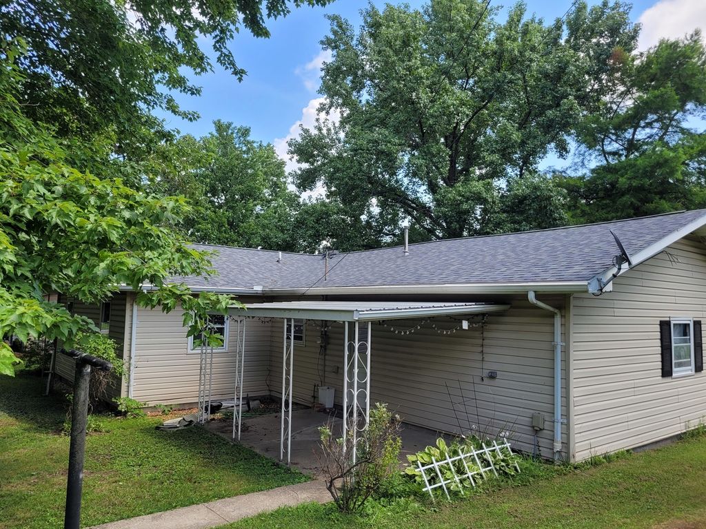 Image 24 of property listing at 1905 S 15th Street, Mt Vernon, IL 62864