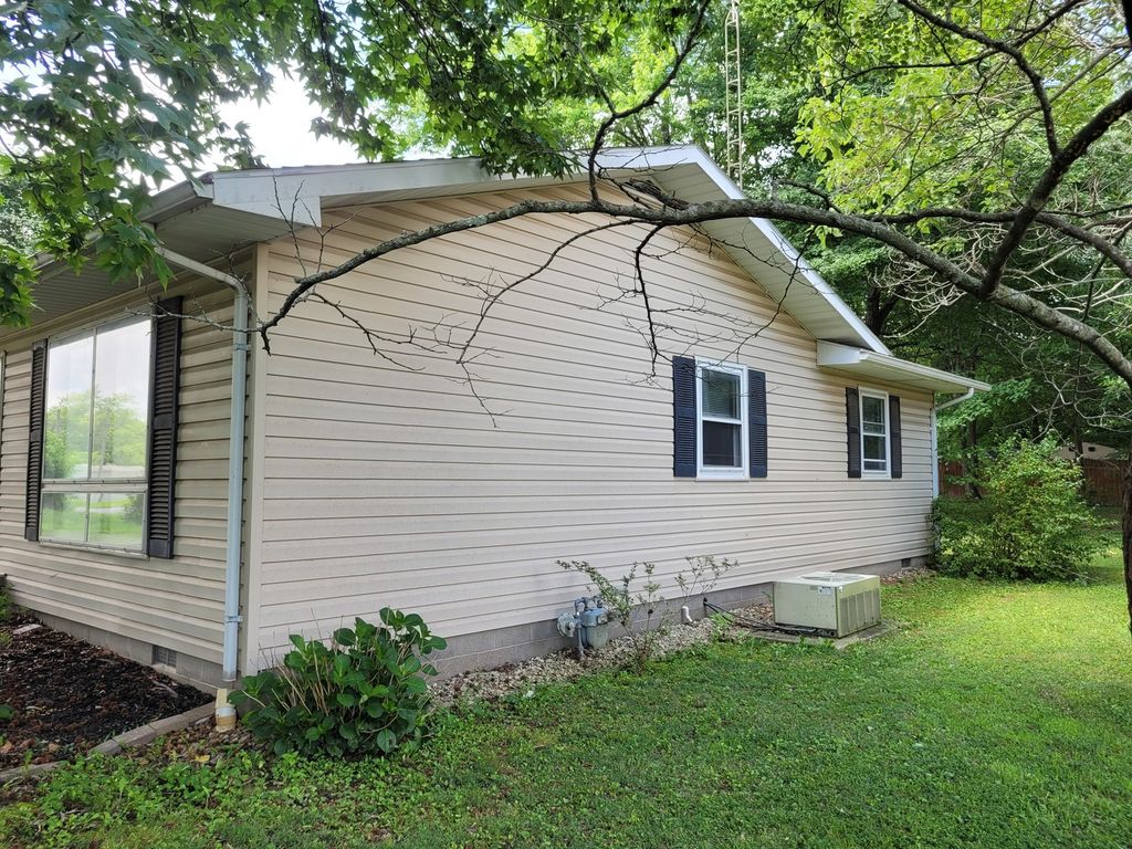 Image 25 of property listing at 1905 S 15th Street, Mt Vernon, IL 62864