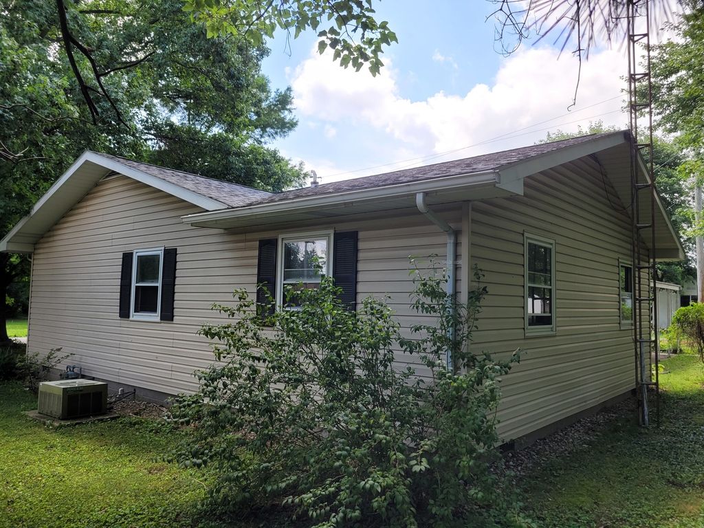 Image 26 of property listing at 1905 S 15th Street, Mt Vernon, IL 62864