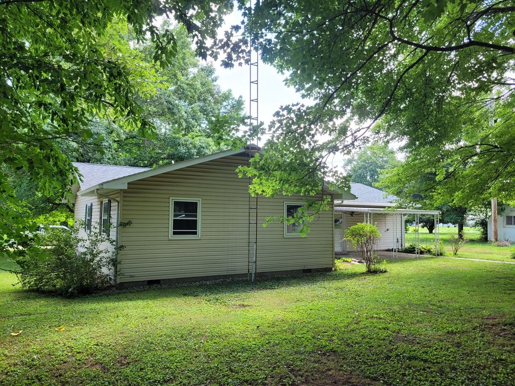 Image 27 of property listing at 1905 S 15th Street, Mt Vernon, IL 62864