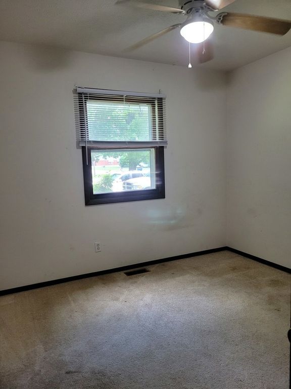 Image 5 of property listing at 1905 S 15th Street, Mt Vernon, IL 62864