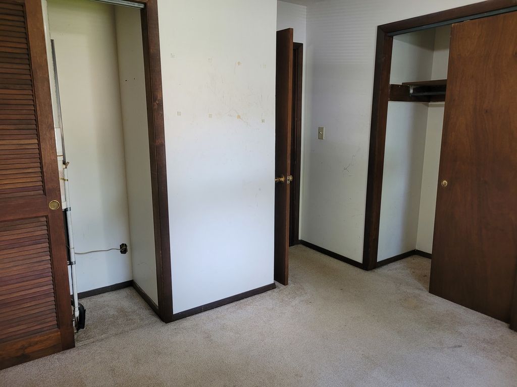 Image 6 of property listing at 1905 S 15th Street, Mt Vernon, IL 62864