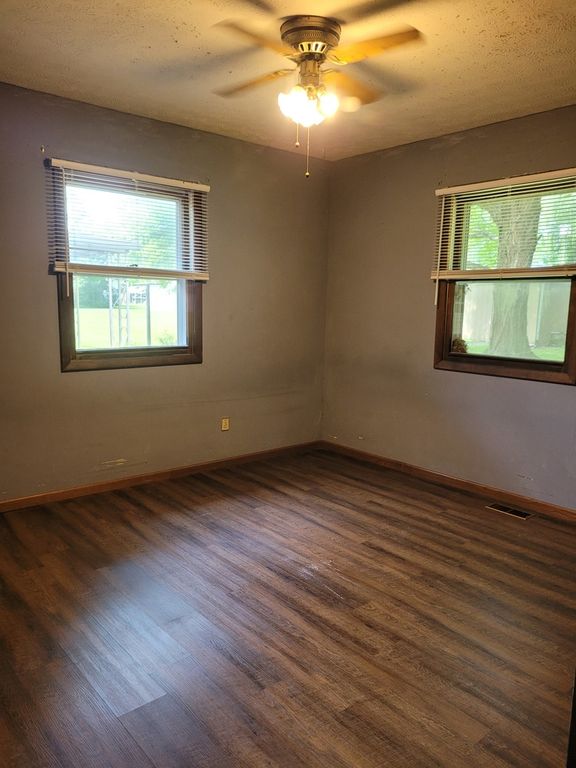 Image 9 of property listing at 1905 S 15th Street, Mt Vernon, IL 62864