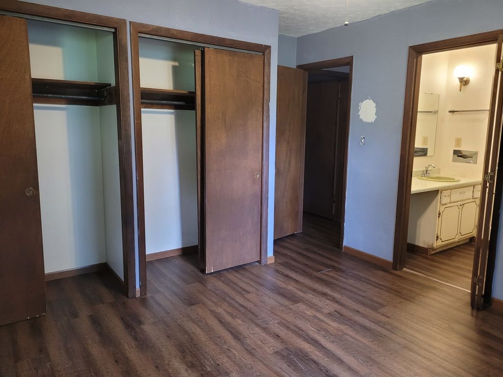 Image 10 of property listing at 1905 S 15th Street, Mt Vernon, IL 62864