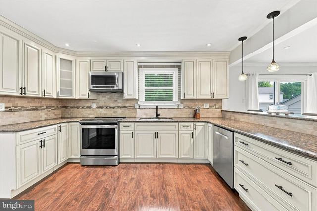 2460 BANNERSTONE DR, Quakertown, PA 18951