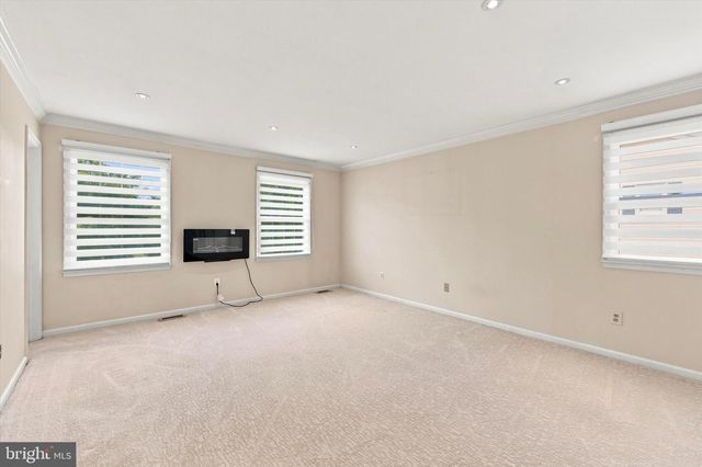 2460 BANNERSTONE DR, Quakertown, PA 18951