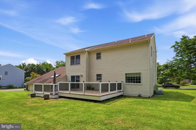 2460 BANNERSTONE DR, Quakertown, PA 18951