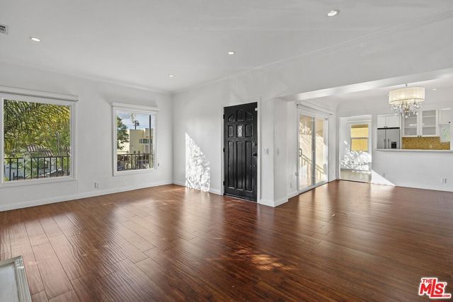 6113 Cashio Street, Los Angeles, CA 90035