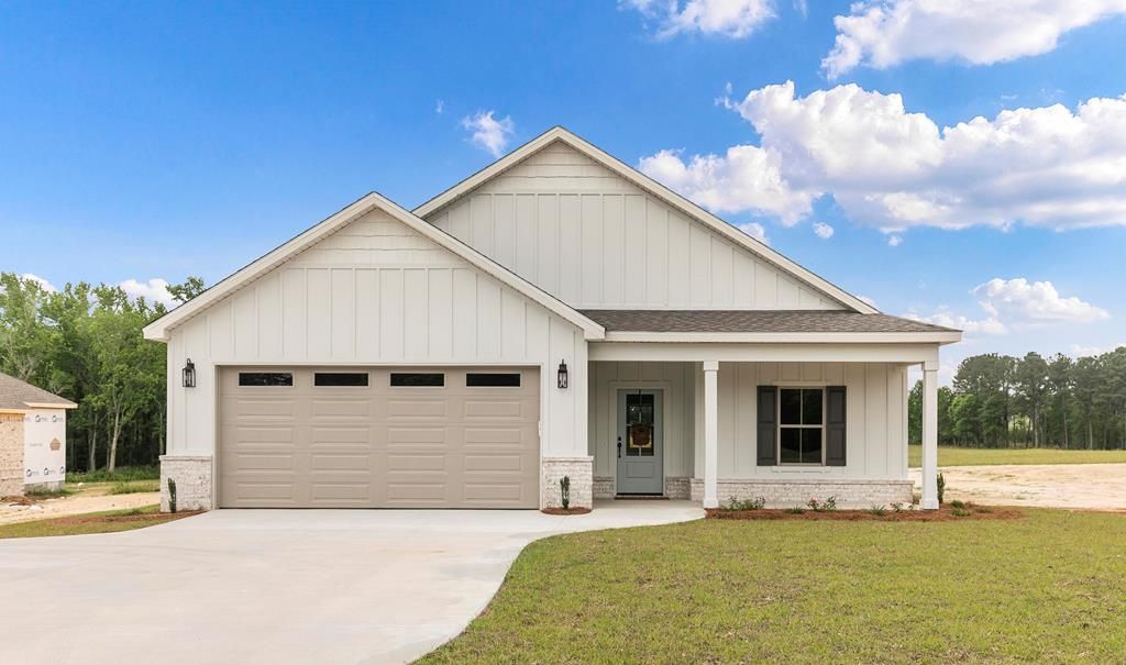174 Oscar Godwin Road, Dothan, AL 36301