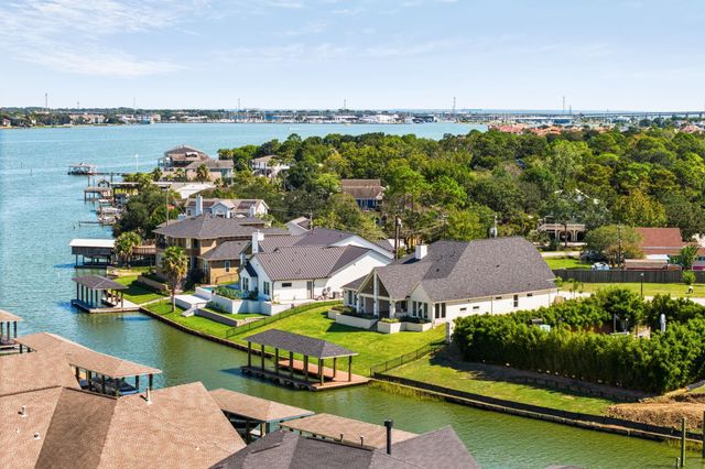 508 Amalfi Drive, Kemah, TX 77565