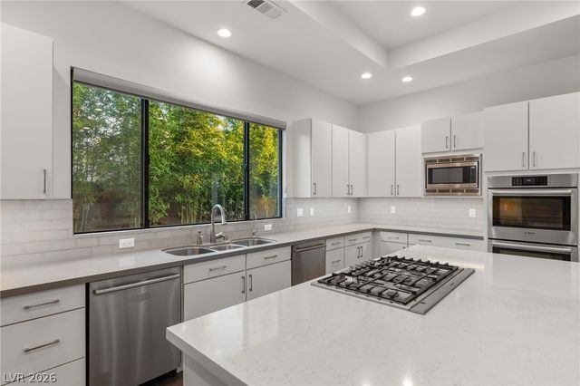 15 Gemstar Lane, Las Vegas, NV 89135