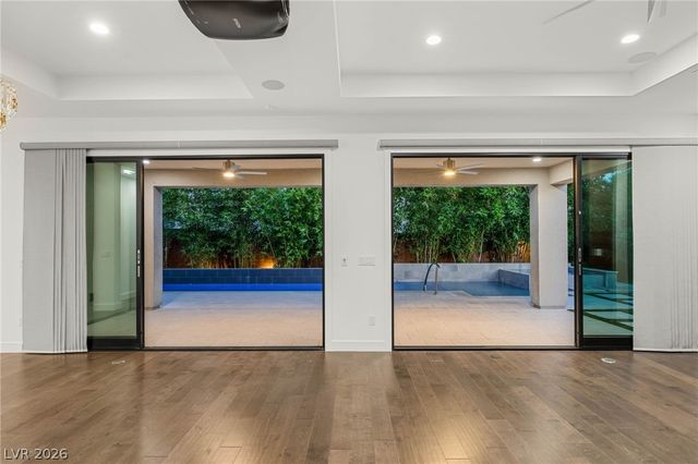 15 Gemstar Lane, Las Vegas, NV 89135