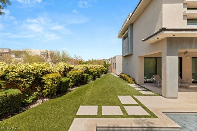 15 Gemstar Lane, Las Vegas, NV 89135