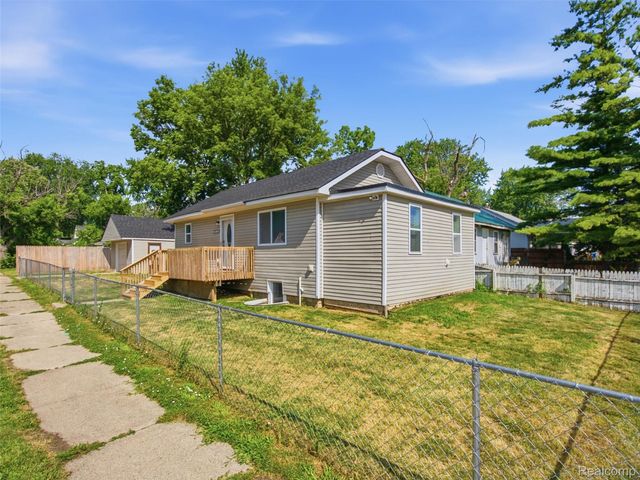 84 W End Avenue, Waterford Charter Township, MI 48328