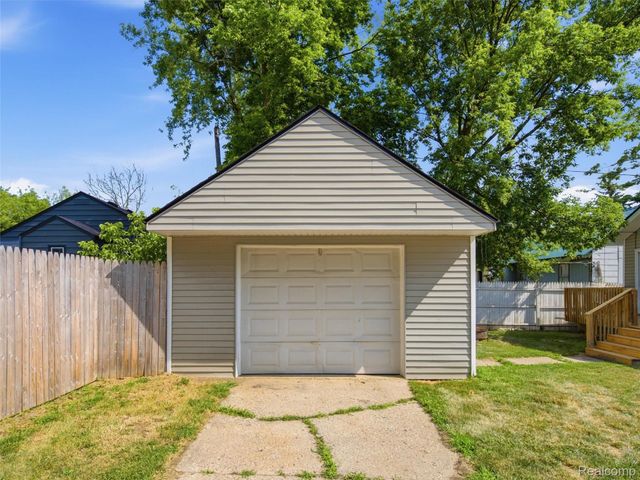 84 W End Avenue, Waterford Charter Township, MI 48328