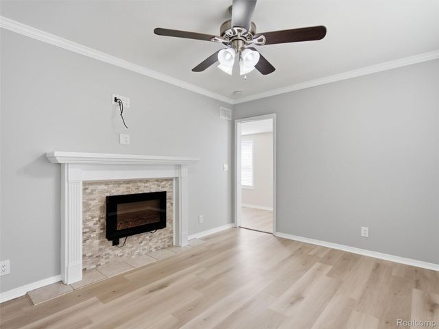 84 W End Avenue, Waterford Charter Township, MI 48328