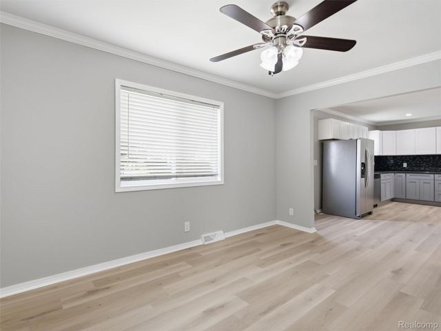 84 W End Avenue, Waterford Charter Township, MI 48328