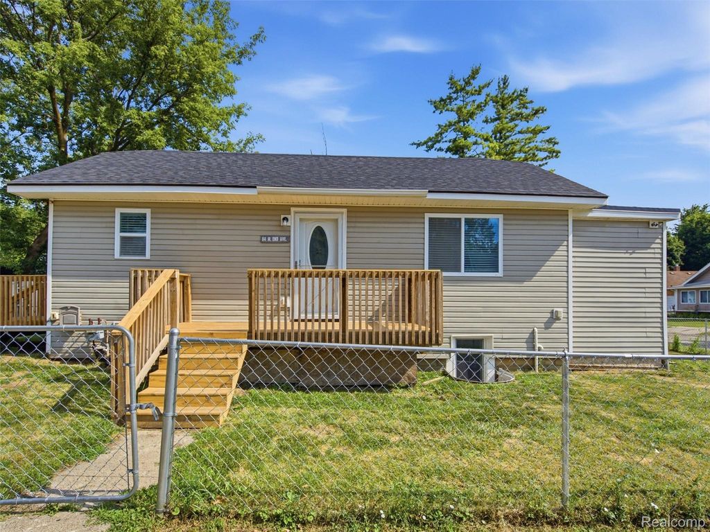 84 W End Avenue, Waterford Charter Township, MI 48328