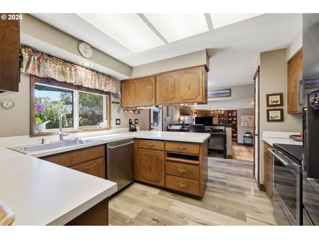 426 CARTHAGE Ave, Eugene, OR 97404