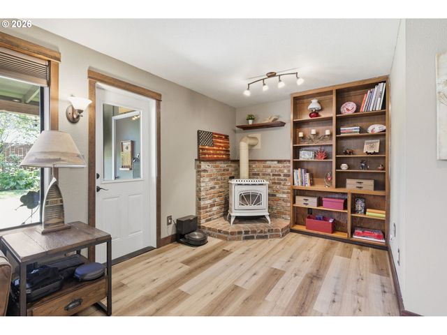 426 CARTHAGE Ave, Eugene, OR 97404