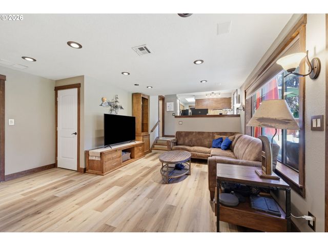 426 CARTHAGE Ave, Eugene, OR 97404