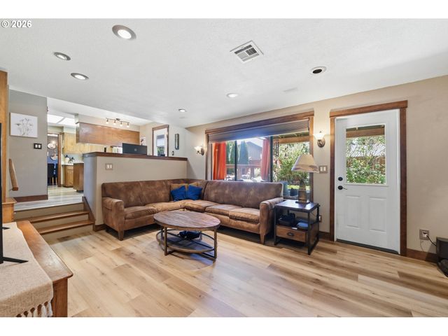 426 CARTHAGE Ave, Eugene, OR 97404