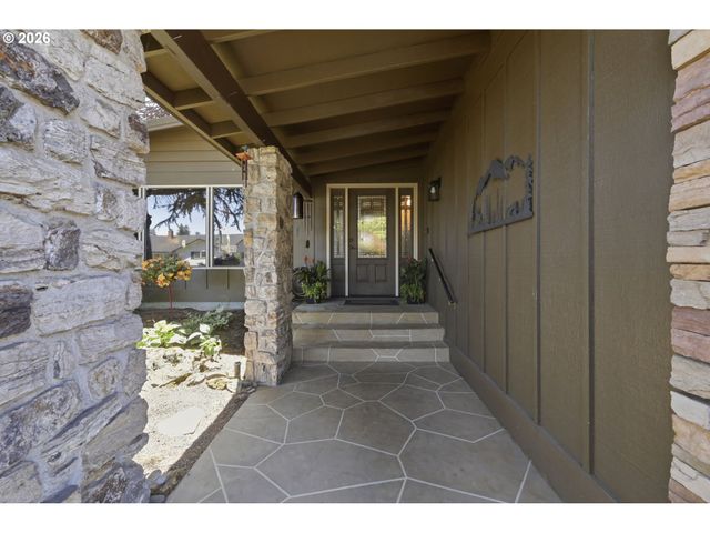 426 CARTHAGE Ave, Eugene, OR 97404