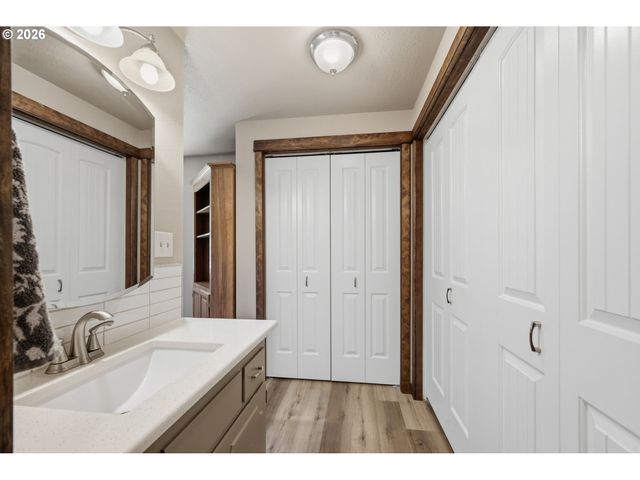 426 CARTHAGE Ave, Eugene, OR 97404