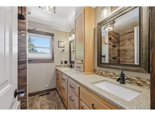 426 CARTHAGE Ave, Eugene, OR 97404