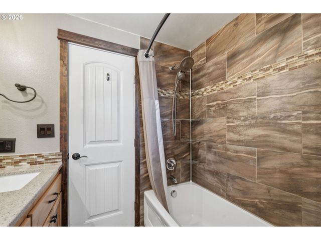 426 CARTHAGE Ave, Eugene, OR 97404