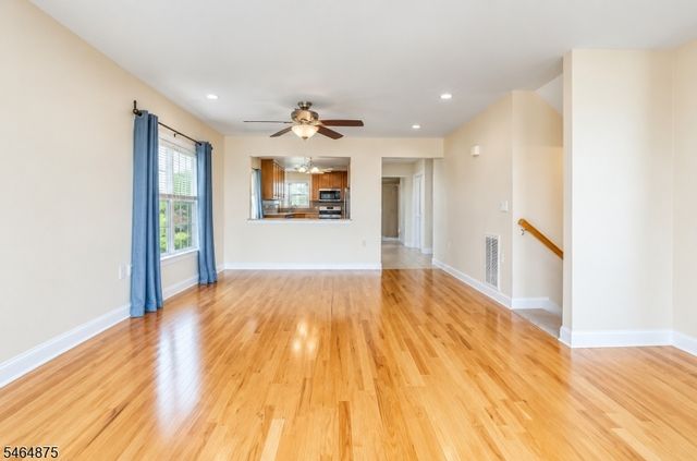 178 Front St, Elizabeth City, NJ 07206