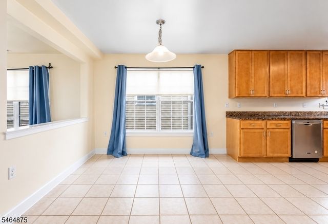 178 Front St, Elizabeth City, NJ 07206