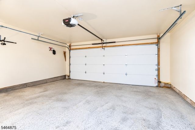 178 Front St, Elizabeth City, NJ 07206